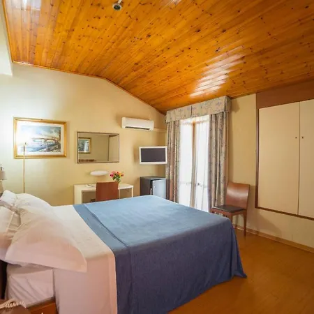 Montebello Park Отель